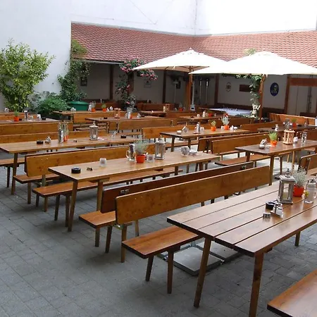 & Brauerei-gasthof Neuwirt Ξενοδοχείο